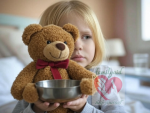 Ein Kuscheltier spendet etwas Trost bei Erbrechen und Durchfall.